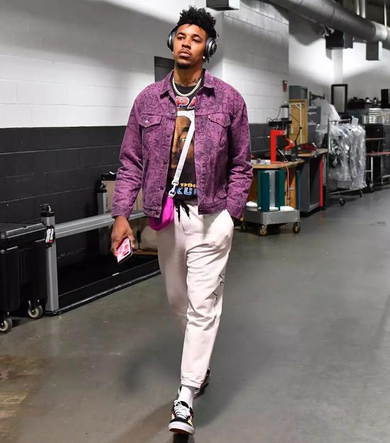 往已在暗处 往已在暗处