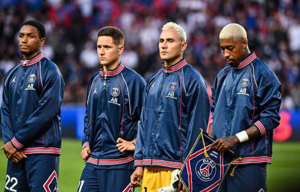 关羽顶盾接 关羽顶盾接